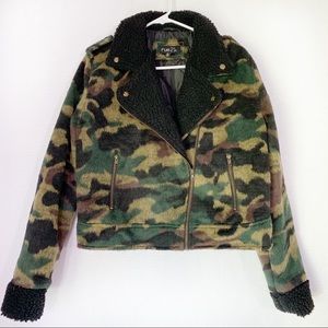 New Rue 21 Army Camo Print Thick Jacket Green L